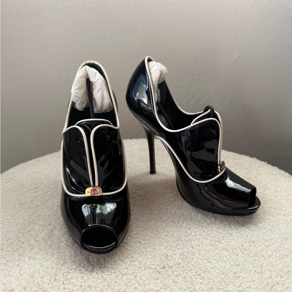 Gucci Black Patent Leather Heels - Picture 2 of 13